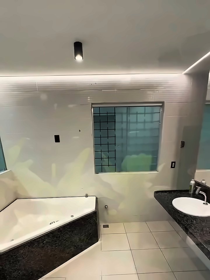 Banheiro com hidromassagem da Sala VIP